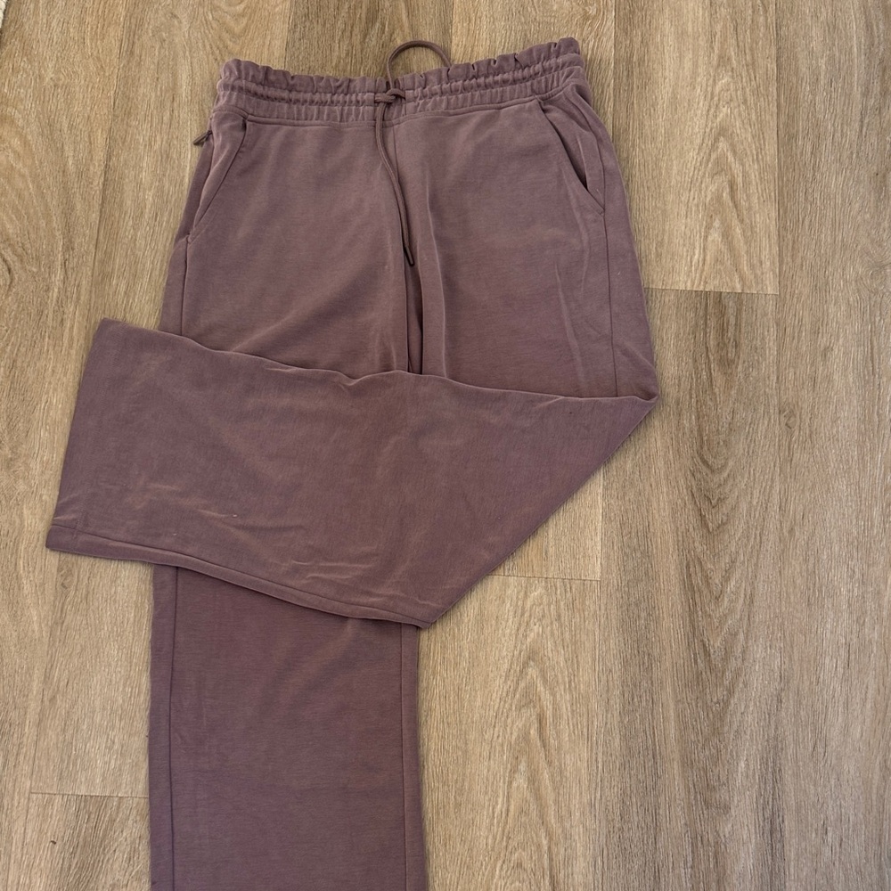 Athleta Women's Seasoft Joggers in Mauve